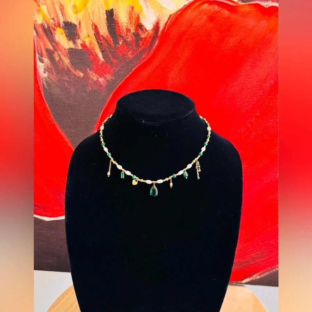 Luxurious Gold and Green Necklace with Pearls - Picture 4 of 7